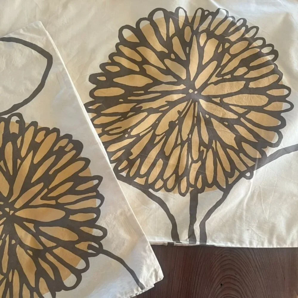 2 West Elm Organic Blooms Chrysanthemum Standard Pillowcases Yellow & Brown